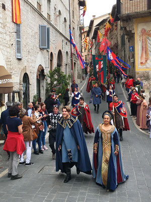Einige Eindrücke der wunderschönen mittelalterlichen Festtagskleider und der Einwohner von Assisi....