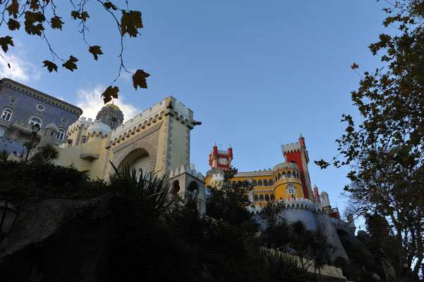 Der "Palacio Nacional da Pena" ist der bekannteste Palast von Sintra. Dieser wurde erst vor rund 160 Jahren im Auftrag des Königsgemahls auf den Ruinen eines Klosters erstellt.