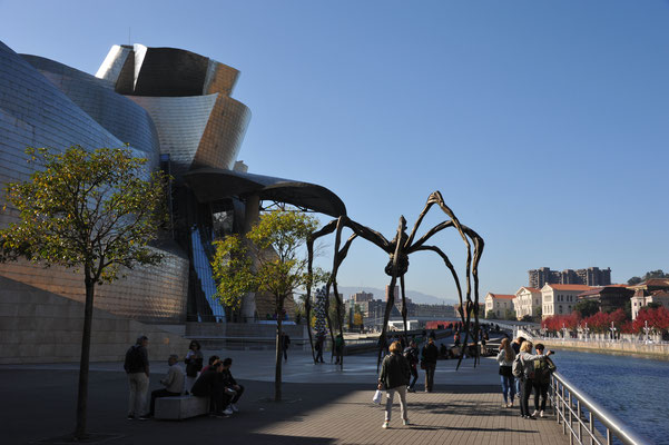 Das Guggenheim-Museum, ein imposantes Gebäude....