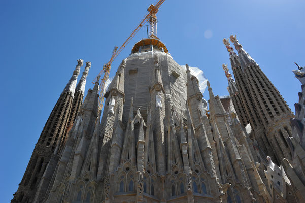 Endlich angekommen, können wir die noch im Bau befindliche Kathedrale "La Sagrada Famila" bestaunen. 