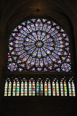 Die Südfenster-Rosette ist wohl eines der schönsten Kirchenfenster weltweit und wird als Meisterwerk bezeichnet.