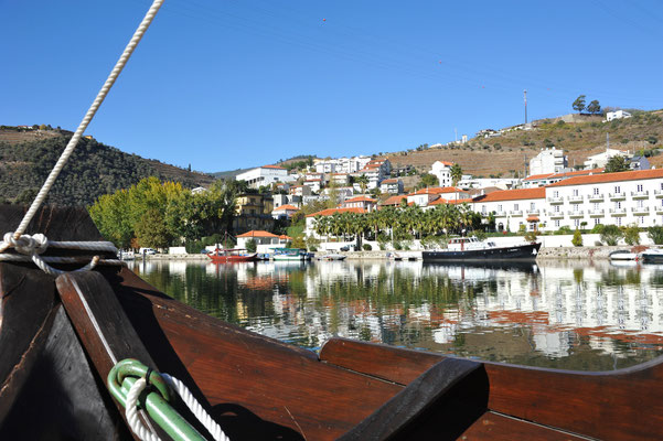 Zweiter Tag, zweiter Anlauf mit der Bahn. Dieses Mal fahren wir nur bis Pinhão einem wirklich hübschen Dorf. Von hier aus kann man Bootsfahrten dem Douro entlang unternehmen. 