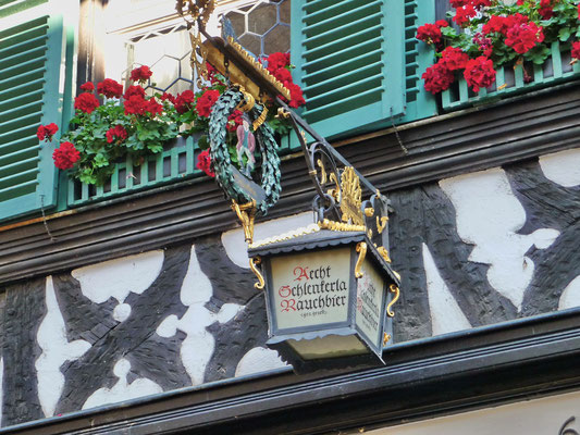 Die historische Rauchbier-Brauerei "Schlenkerla", urkundlich das erste Mal 1405 erwähnt, gehört sicher zu den sehr alten Biersorten Deutschlands. 