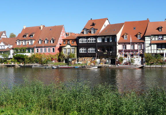 Die idylisch am linken Arm des Flusses "Regnitz" gelegenen und renovierten Häuser gehörten damas den Fischern und Gerbern. 