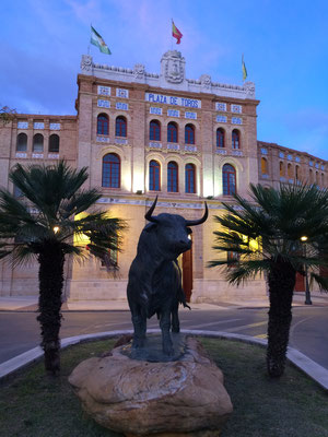 Nahe des Stadtzentrums auf dem "Real Plaza de Toros" steht die drittgrösste Stierkampfarena Spaniens.