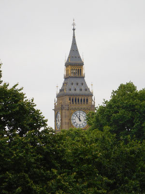 Der Glockenklang von Big Ben mahnt uns, dass es noch andere interressante Sehenswürdigkeiten in London zu sehen gibt.