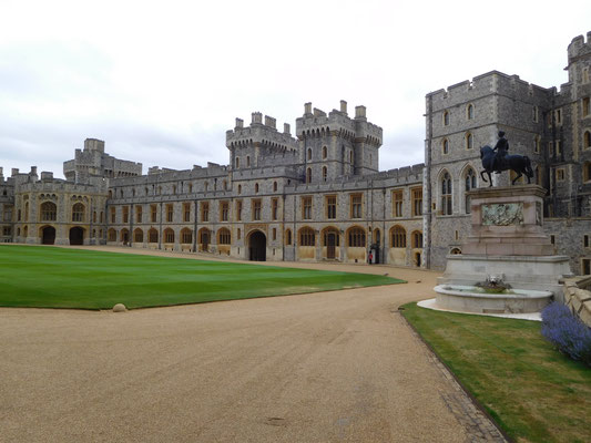 Blick in den oberen Hof, wo vor allem die Privaträume der königlichen Familie liegen.