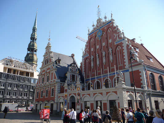 Der zweitwichtigste Platz ist der Rathausplatz.  