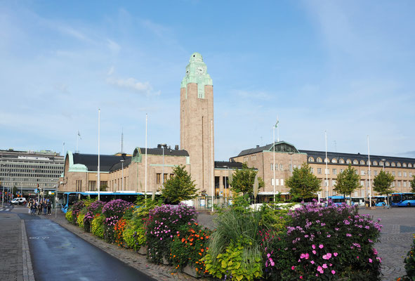 Der Hauptbahnhof Helsinkis, ein massiver Granitbau, ist eine der Sehenswürdigkeiten der Stadt.
