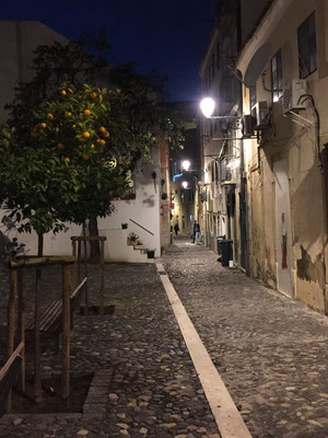 Abend-Spaziergang durch die malerischen Gassen von Lissabon