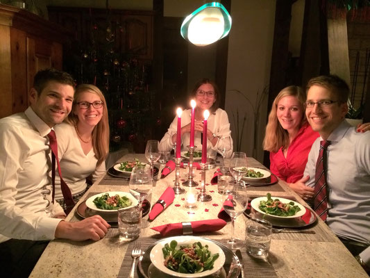 Die Weihnachtsfeier zu Hause mit der Familie geniessen wir in vollen Zügen (dieses Mal als Gäste von Fabian).