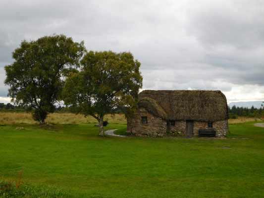 Innerhalb einer Stunde wurden etwa 1500 Schotten von den waffentechnisch überlegenen Engländern regelrecht abgeschlachtet. Vor diesem Bauernhaus, standen die englischen Truppen.