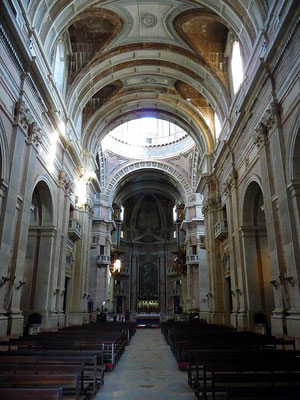 Die Kloster-Basilika gebaut aus schönsten Marmor-Steinen.