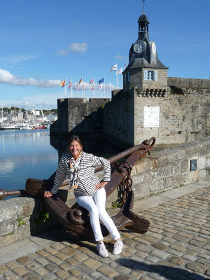 Zum Abschied von der Bretagne , hat sich Ida noch eine typische bretonische Schifferjacke erstanden.