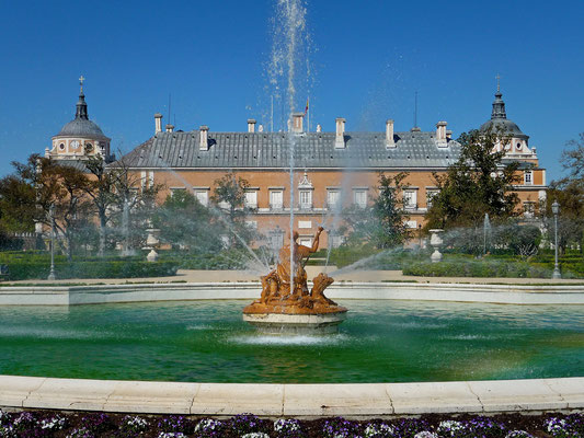 Auf der Ostseite des "Placio Real de Aranjuez" liegt der kleinere Park "Jardin del Parterre" mit einem hübschen Springbrunnen.