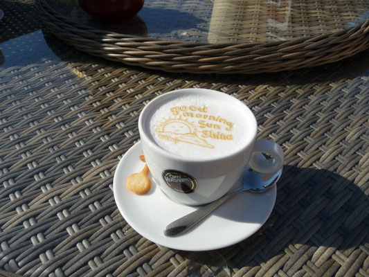 Zeit für einen ersten Cappuccino, welcher erst noch mit einem netten Begrüssungsspruch bedruckt ist.