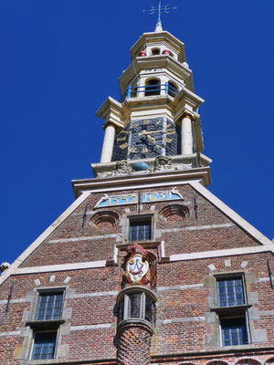 Der markante Hauptturm "Hoofdtoren", steht beim alten Hafen und ist das Wahrzeichen Hoorns.