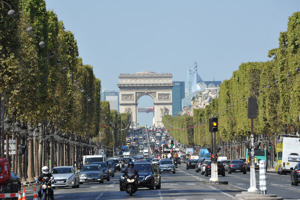 Champs Elysée in ihrer ganzen Länge
