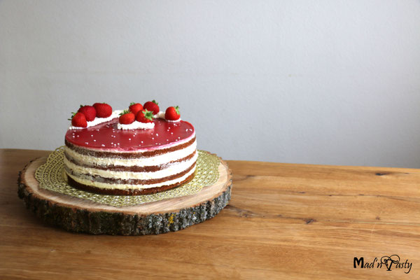 2024 - Frischkäsetorte mit frischen Erdbeeren (Chocolate & Fruits)