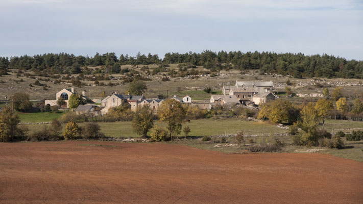 aluech-village-caussenard-causse-noir-location-vacances-2-en-aveyron-gite-de-charme-avec-piscine-privee-le-colombier-saint-veran-qualite-5-etoiles-credit-photo-mcg