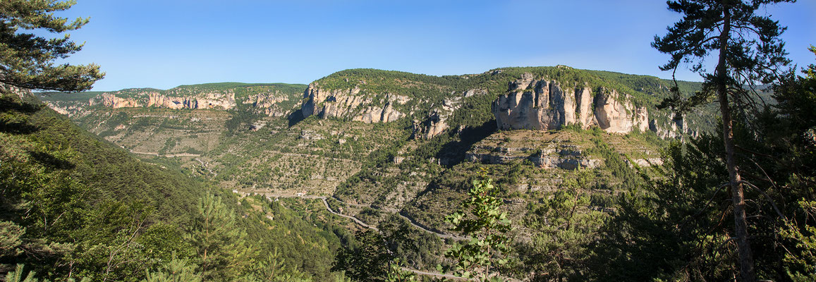falaises-gorges-de-la-jonte-causse-mejean-vacances-sport-et-nature-hebergement-en-gite-de-charme-avec-piscine-privee-le-colombier-saint-veran-aveyron-meuble-de-tourisme-5-etoiles-credit-photo-mcg