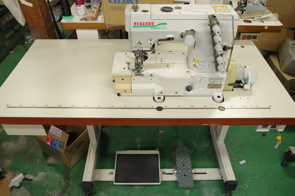 PEGASUS W1562   中古扁平縫い平三本ﾐｼﾝ  ｻｰﾎﾞﾓｰﾀｰ新品取り付け