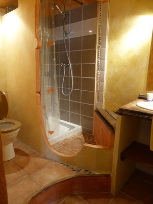 Salle d'eau de la chambre jaune
