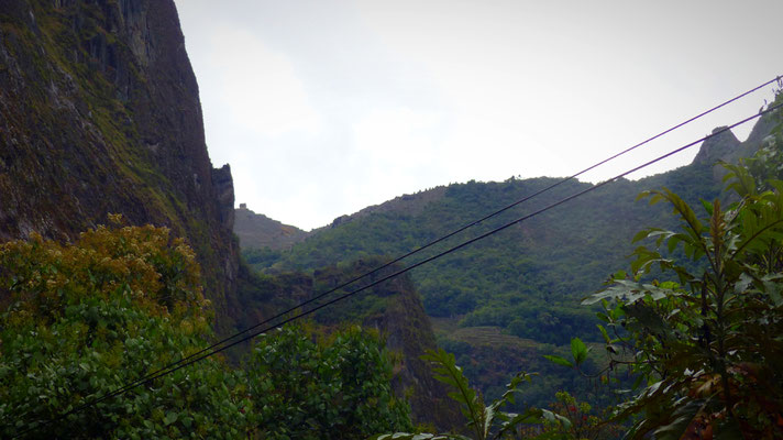 La petite maison au fond, c'est un bout du Machu Picchu !