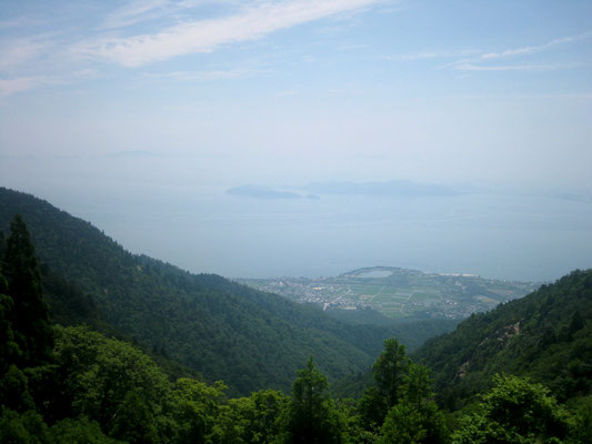 琵琶湖を望む