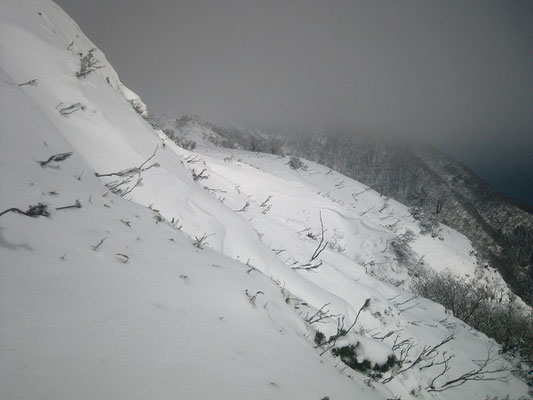 稜線の雪庇