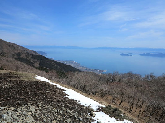 奥琵琶湖を望む