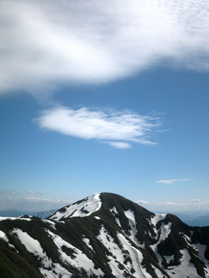 経ヶ岳と高層雲