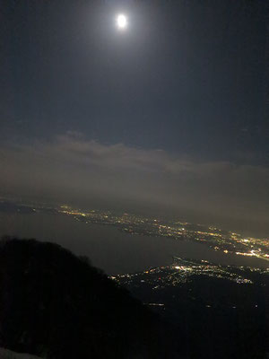 月光と夜景