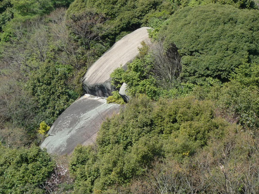 くろんど 鏡岩上部の巨石