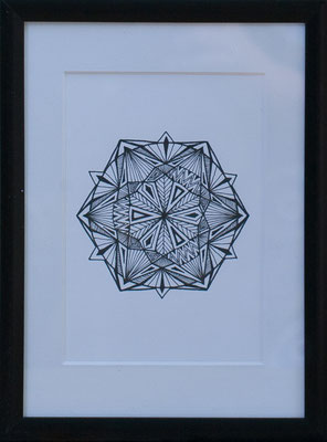 Perfect symmetry - Fineliner auf Papier, 7,4x10,5 cm, 2023, K. Kölzer