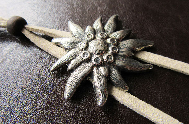 Lederbuch mit Buchverschluss Nietknopf Edelweiß altsilberfarben 4cm
