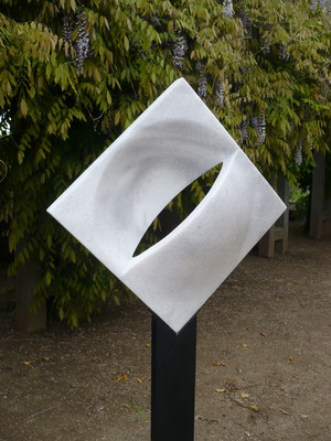 "Kreisinquadrat" Marmor 50 cm