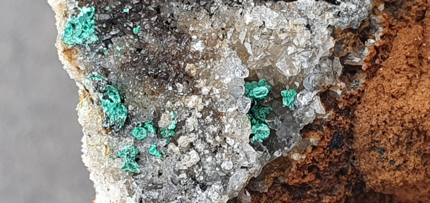 Detail, Malachit auf Bergkristall BB ca. 2 cm