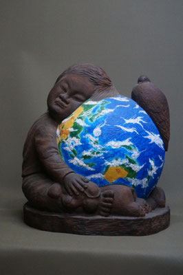 木09　地球に支えられて生きている命　サイズ　41ｃｍX42ｃｍｘ39ｃｍ　楠　アクリル絵の具