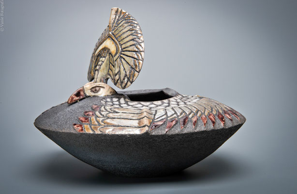 raku techniek decoratieve pot met deksel roofvogel decoratie € 275