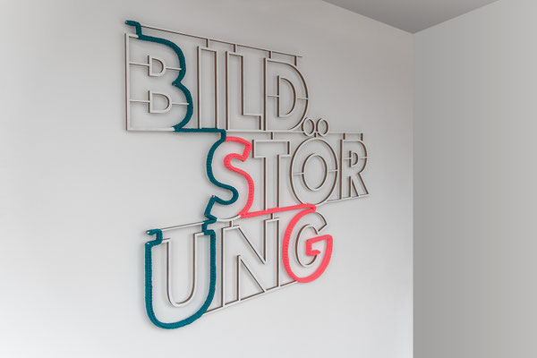Barbara Reck-Irmler · Bildstörung · 2025 · Textil, Schichtholz · 122 x 92 x 3 cm