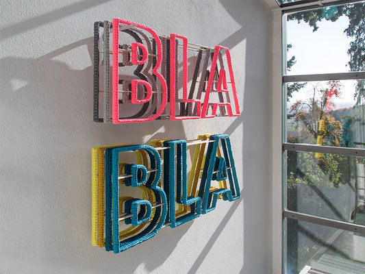 Barbara Reck-Irmler: BLA BLA BLA Installation • 2018 • Textil, Schichtholz, 7 Teile • 99 x 89 x 20 cm • Privatsammlung