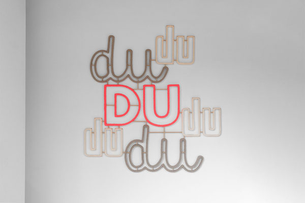 Barbara Reck-Irmler · du du DU du du du · 2023 · Textil, Schichtholz · 111 x 120 x 3 cm