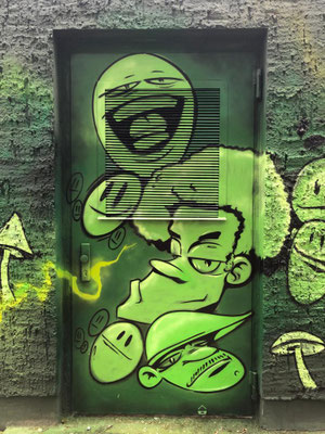 Künstlerisches Objektdesign für einen standardisierten Betonbau. Die Graffiti-Kunst wertet das Stadtmöbel visuell auf und schafft Akzeptanz. Verfügbar im gesamten Bundesgebiet.