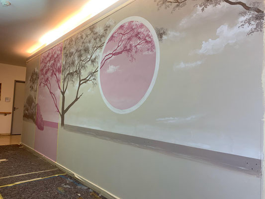 Wandbemalung durch Wandgestaltung im Innenraum. Gestaltung Altenheim. Wand Design.