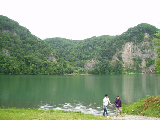 屈足湖