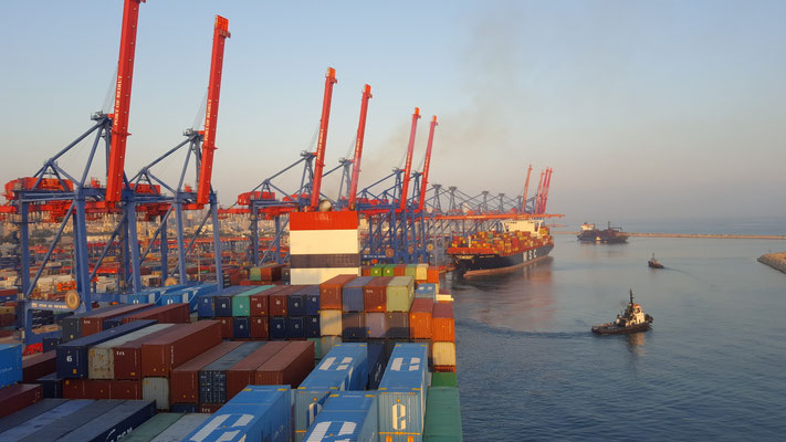 Der Hafen von Beirut - Radreise - Alles in 12 Taschen