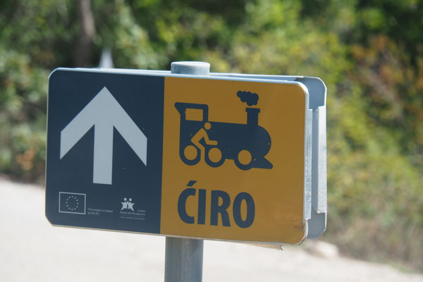Die Beschilderung des Ciro Trails ist beinahe vorbildlich - Alles in 12 Taschen - Radreise