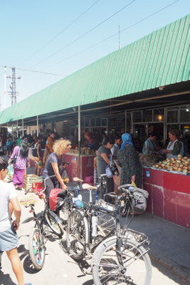 Auf dem Markt in Türkmenanbad