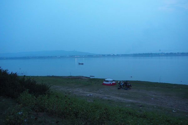 Direkt am Mekong mit Blick auf Thailand